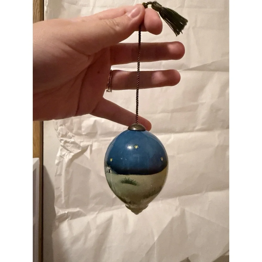 Ne'Qwa Art glass ornament Mother Mary